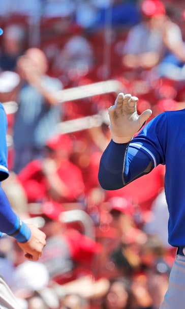 Royals rally in 10th to beat Cards 5-2, win their second series
